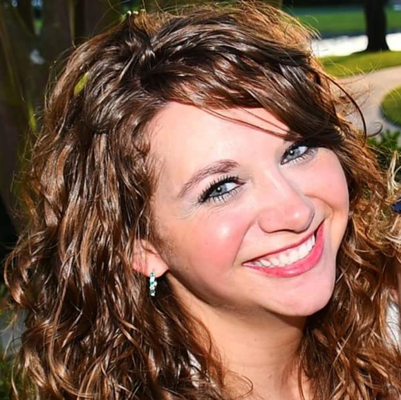 Meet your Posher, Lisa - Picture 1 of 1